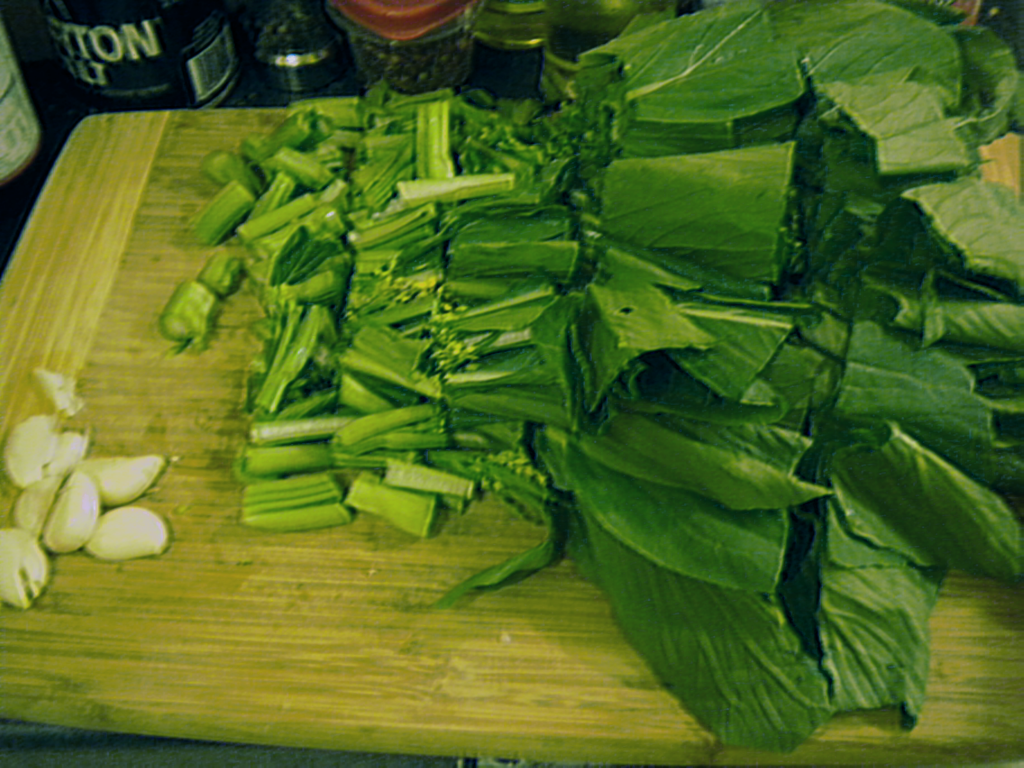 chopped choy sum with garlic